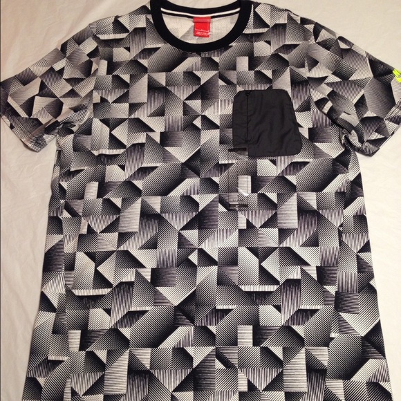 Nike Men's black white tshirt tee - Picture 2 of 3